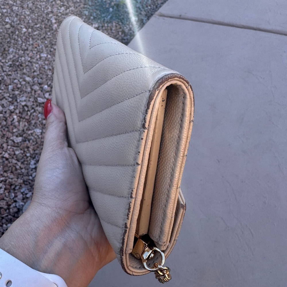 Yves Saint Laurent Cream Quilted Clutch with Gold Chain - Picture 14 of 15